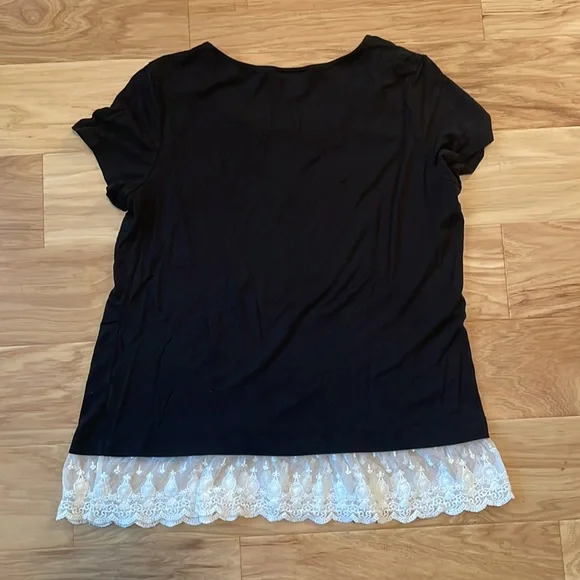 AB Studio Dressy Shirt. Black with White lace trim on bottom. Large - Picture 4 of 6